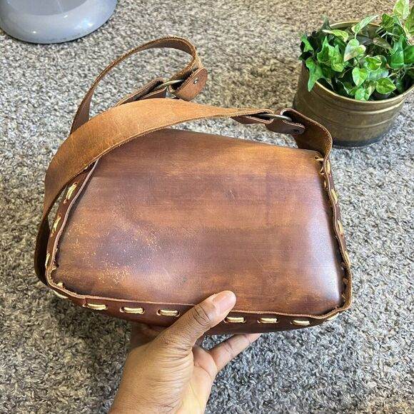 Beautiful Well Made Leather Shoulder Bag Hand TOOLED Dragon Flower Brown Small - Picture 4 of 14